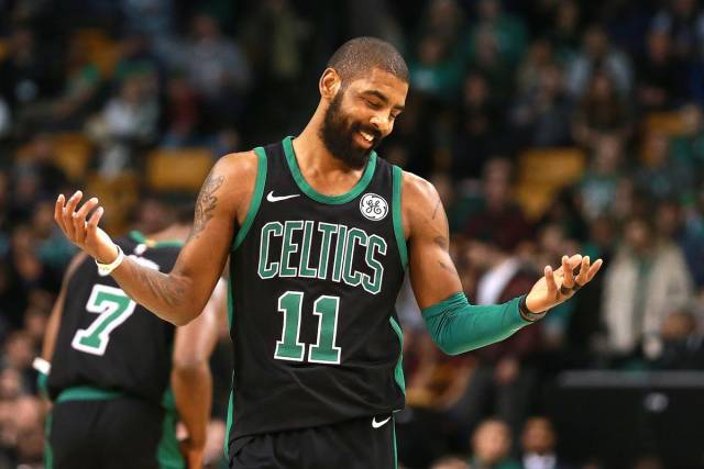 欧联比赛中一球员嘲讽对手鼻子形状，多名队友上前打抱不平（欧联赛场球员讥讽对手鼻型，多名队友上前声援）