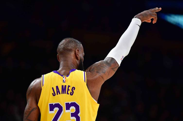 意甲11月最佳球员候选：迈尼昂、劳塔罗、瓦尔迪入选（意甲11月最佳球员提名出炉：迈尼昂、劳塔罗、瓦尔迪上榜）