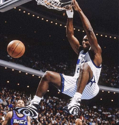 火箭vs国王前瞻：杜兰特再战威少，火箭回到主场志在必得（火箭主场战国王前瞻：杜兰特与威少再度相逢，誓取胜利）