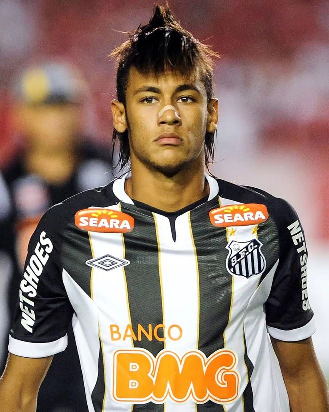 多纳鲁马身价上涨500万至4500万欧，领跑世界门将身价榜（多纳鲁马身价升至4500万欧，较前增500万，登顶全球门将身价榜）