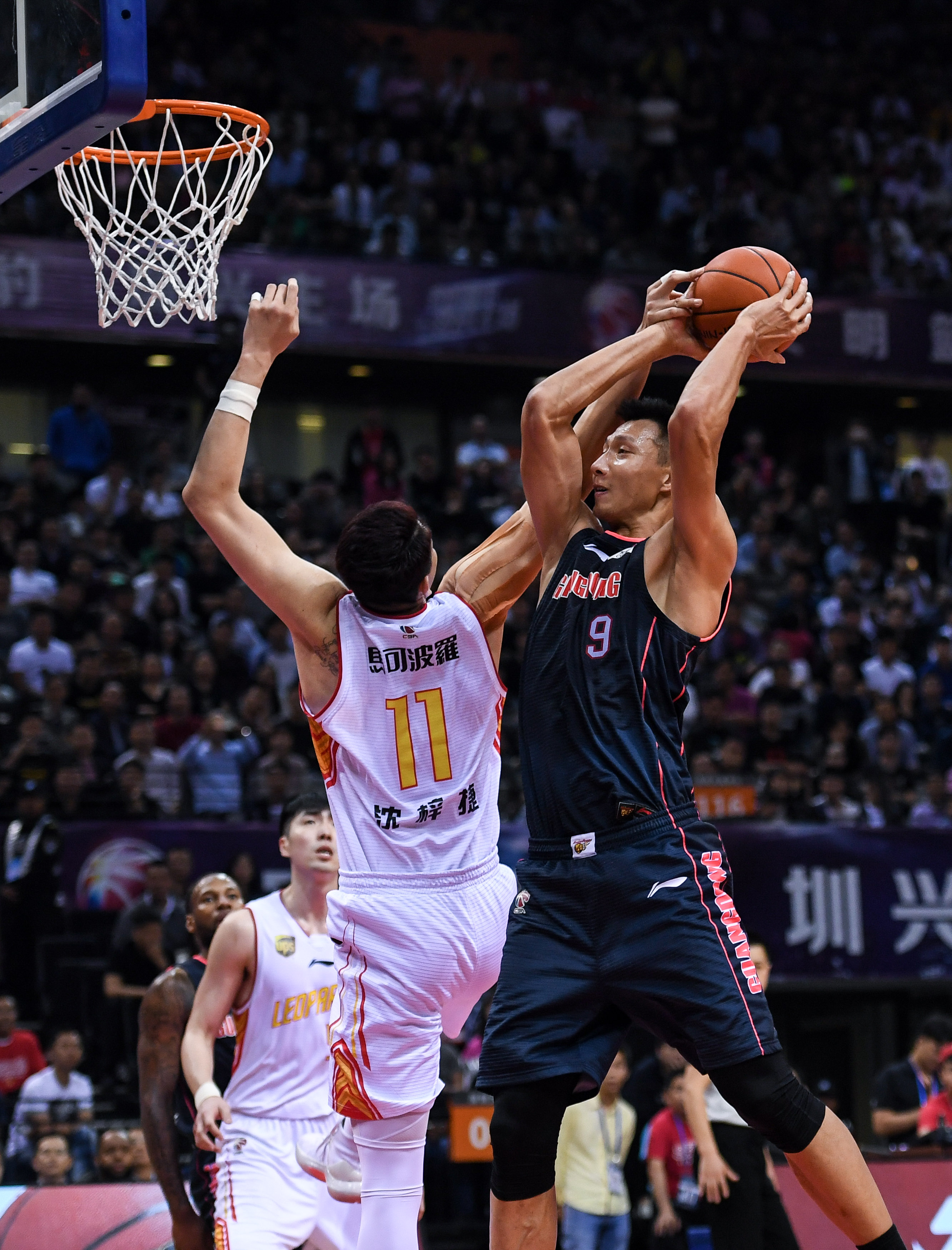 拜仁本赛季12轮保持不败，领跑积分榜，轰入44球，攻防俱佳，明日将迎战柏林联合。（拜仁前12轮不败领跑德甲，已入44球攻守俱优，明日迎战柏林联合）