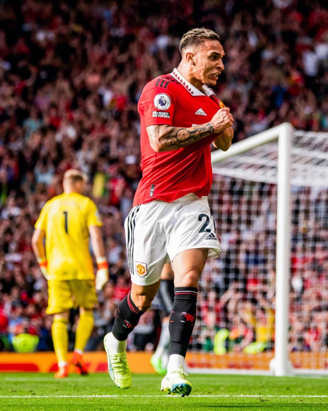 世体：阿根廷将于周四进行公开训练，预计将有近2万名球迷观看（世体：阿根廷队周四开放训练，预计近2万球迷到场观战）