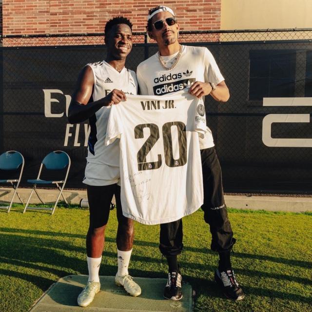 迪尼：谢什科在场上犹豫不决，他从来都和队友不在一个频道上（迪尼：谢什科比赛中优柔寡断，始终与队友不同步）