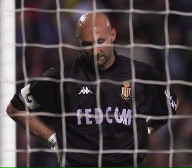 萨拉赫与利物浦关系紧张，欧冠之旅成疑（萨拉赫与利物浦矛盾加剧，欧冠出战成疑）