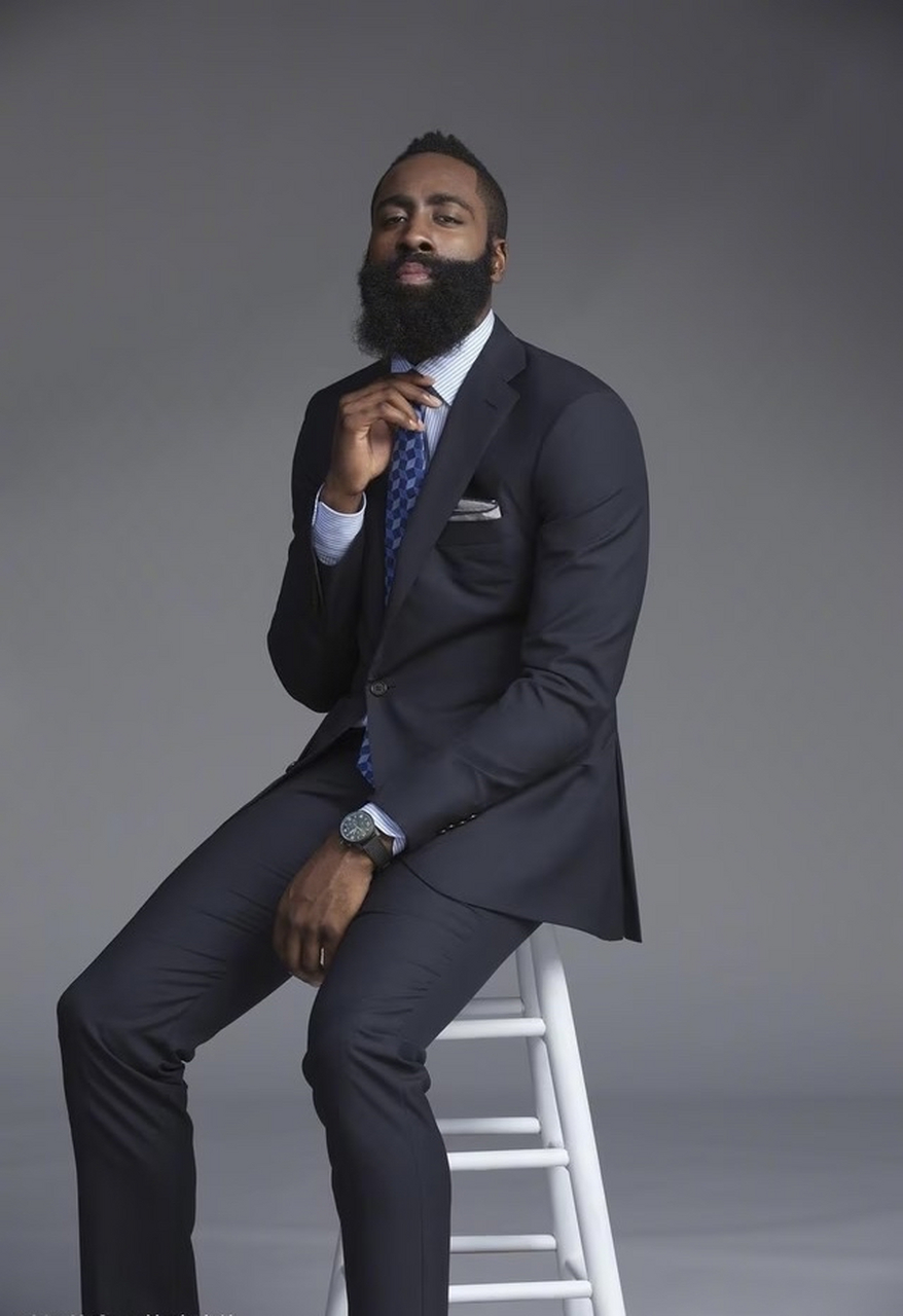 国安众将：第一个冠军很激动，感谢球迷，这个赛季不容易（国安将士：首冠振奋人心，感恩球迷，致敬艰难赛季）