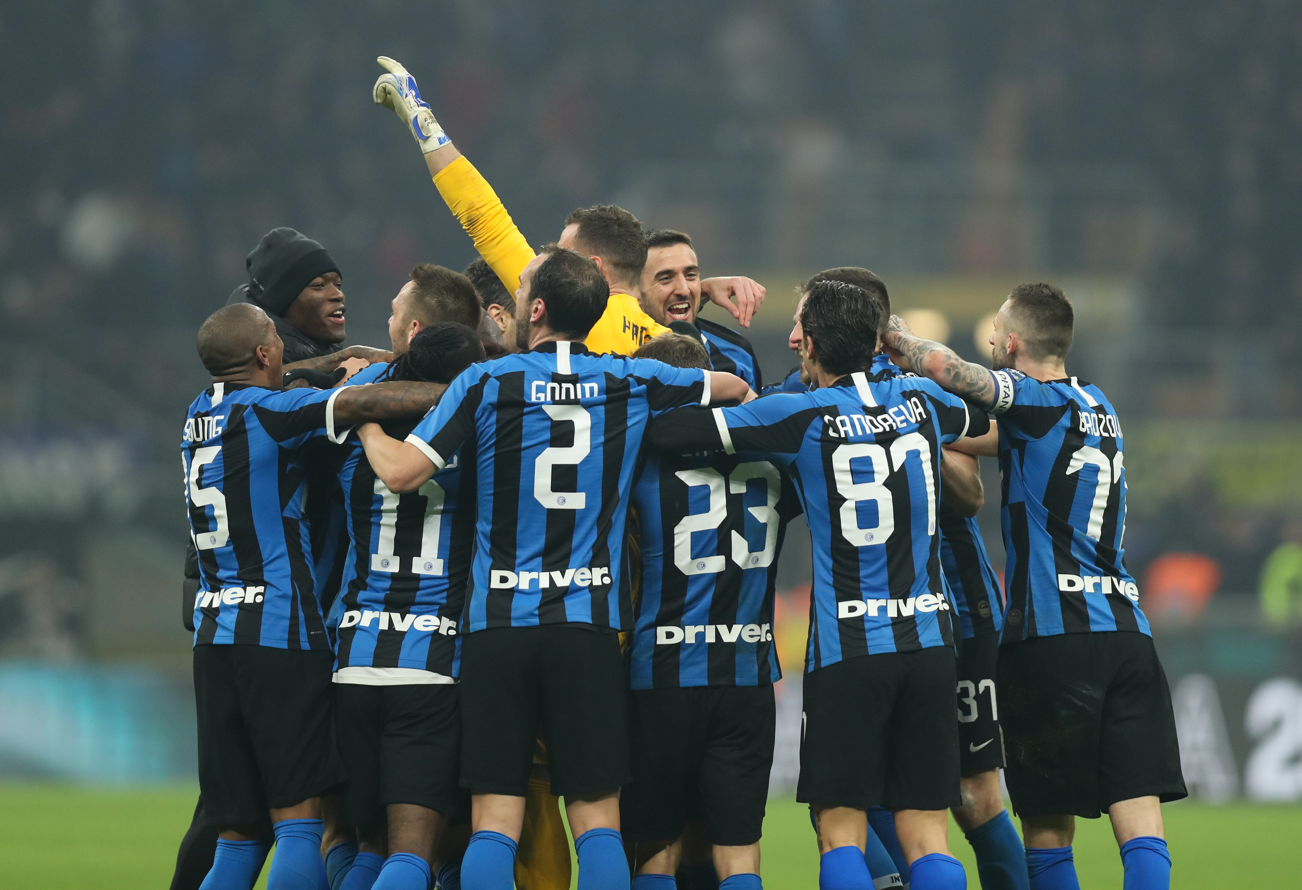 媒体人：亚泰其他工作人员好久没发薪了，坚持岗位是为爱发电（媒体人称亚泰多名工作人员长期未发薪，仍凭热爱坚守岗位）