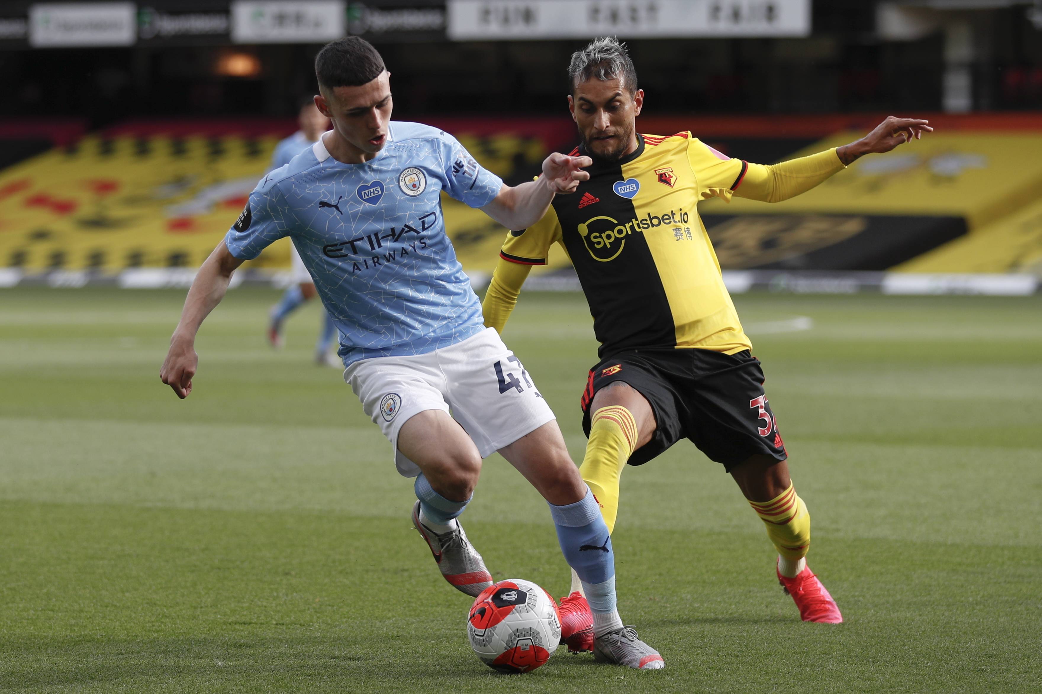 4000万欧潜力！曼联盯上18岁希腊中场，多豪门竞争转会成焦点？（估值4000万欧！曼联锁定18岁希腊中场，豪门混战成转会焦点？）