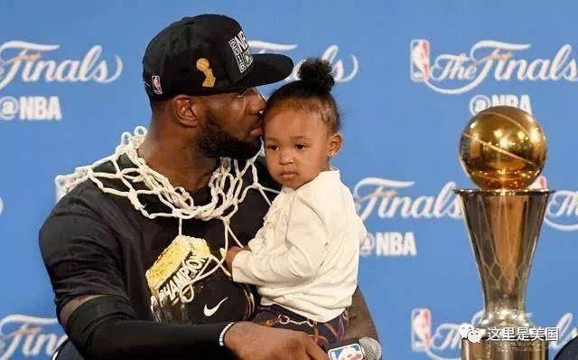 记者：里尔18岁中场布阿迪的团队否认球员与巴黎的转会传闻（记者：里尔18岁中场布阿迪团队驳斥与巴黎转会传闻）