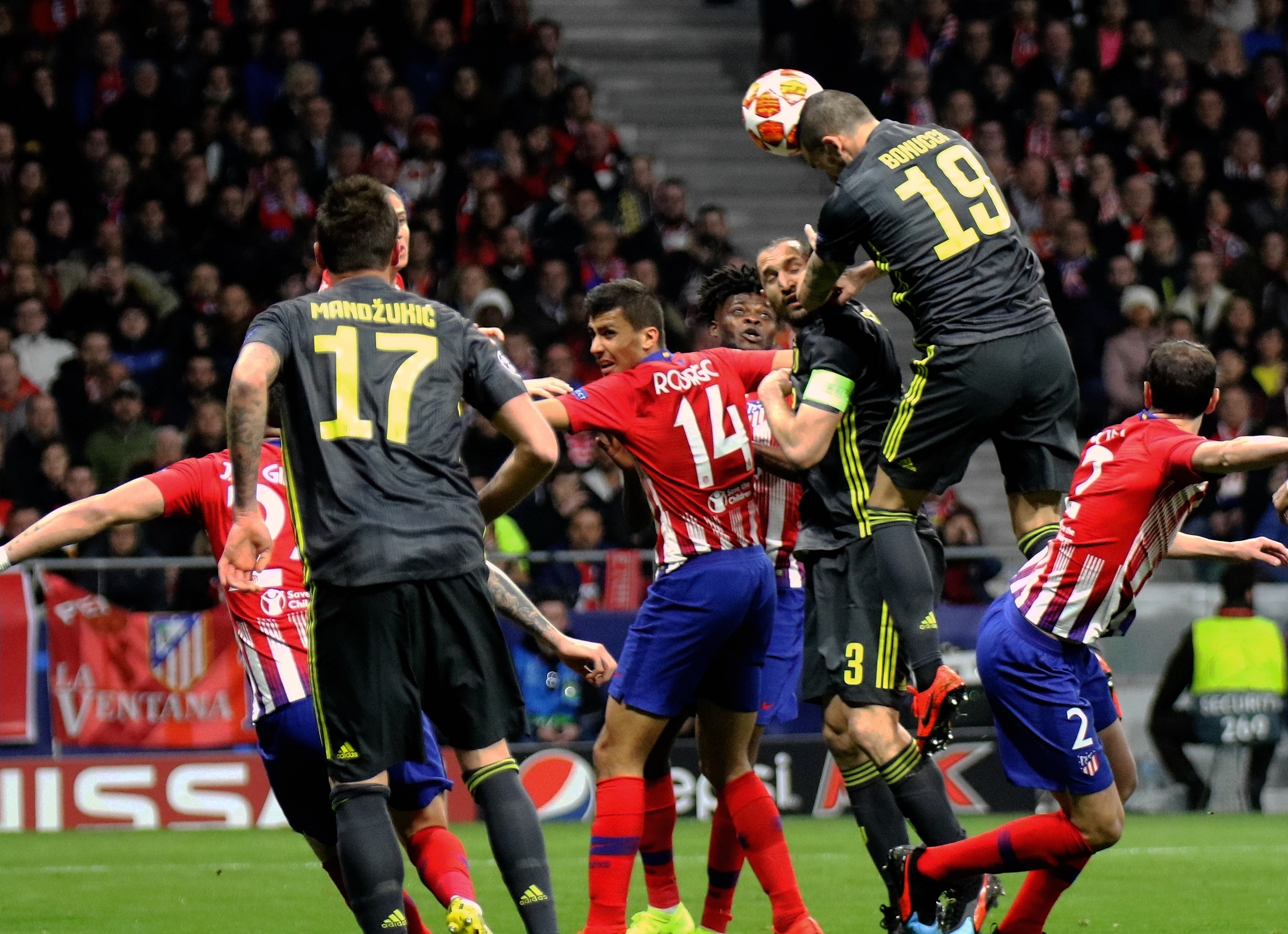 利物浦欧冠客场取分战平马竞（欧冠客场战平马竞，利物浦收获一分）