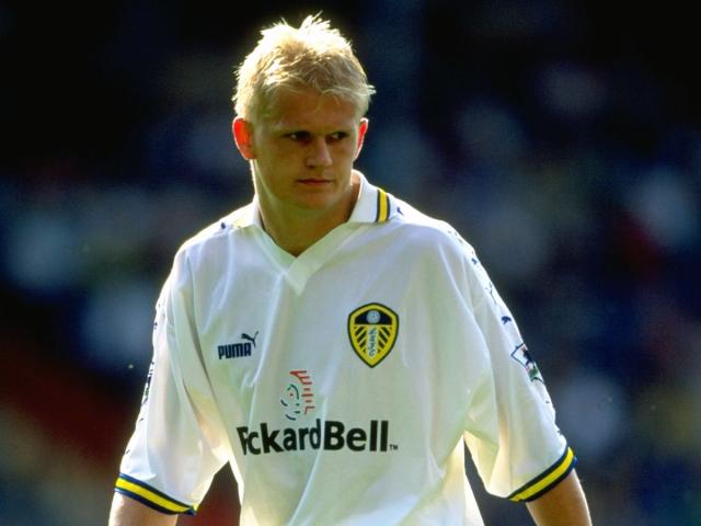 1996年，55岁的贝利还在踢足球（1996年，55岁的贝利仍驰骋绿茵场）