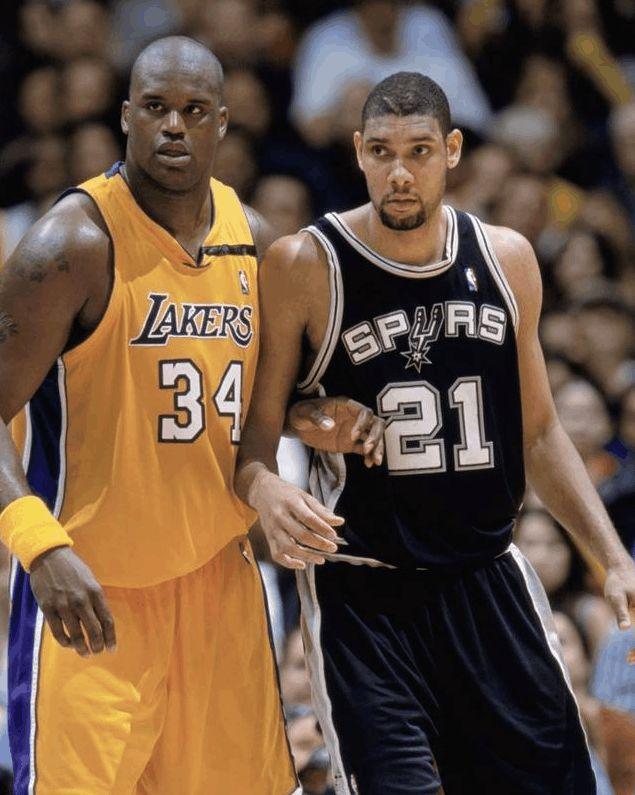 弗兰克：中国非常自由和安全，商品非常便宜，菜味道出奇地好（弗兰克称中国自由安全、物价低廉，菜肴格外美味）