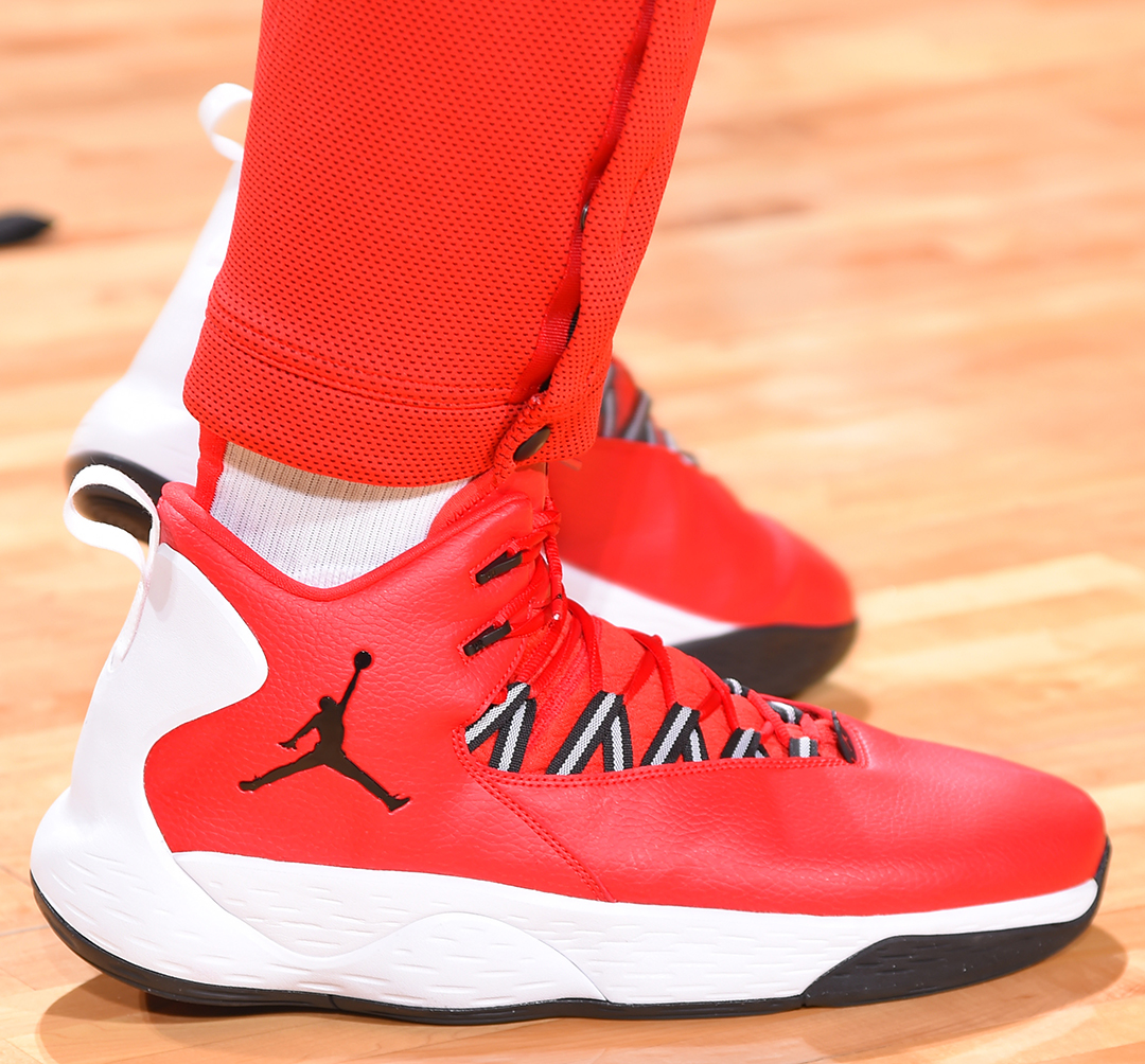 西媒：亚马尔改踢前腰全面爆发，进攻数据耀眼还完成7次抢断（西媒：亚马尔改打前腰全面开花，进攻端耀眼并完成7次抢断）