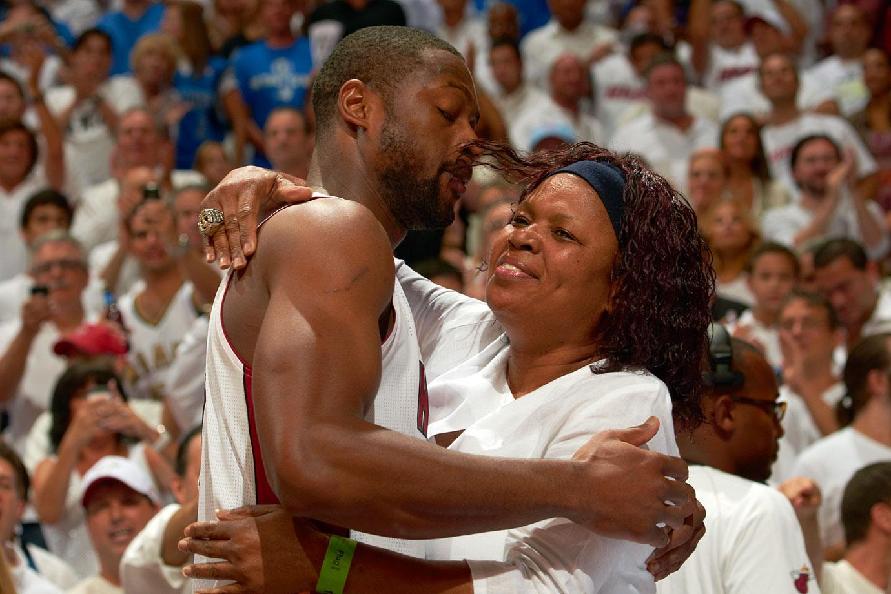 拉波尔塔：在新诺坎普为梅西办致敬仪式会很美好，但要等到26年底再谈（拉波尔塔：期待在新诺坎普为梅西举行致敬活动，但需等到2026年底再议）